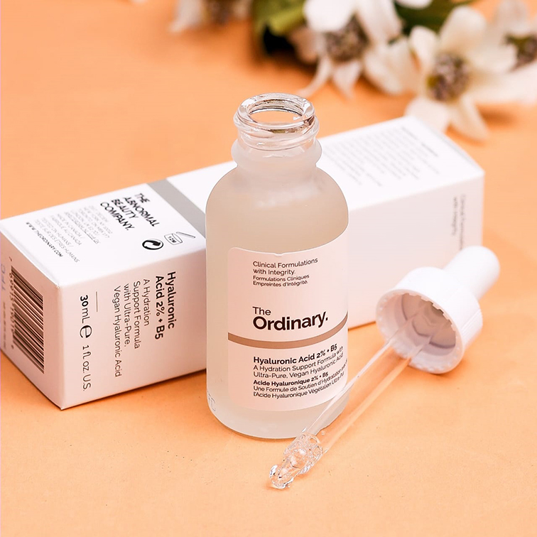 سرم آبرسان اوردینری مدل Hyaluronic Acid 2% + B5 حجم 30 میلی لیتر